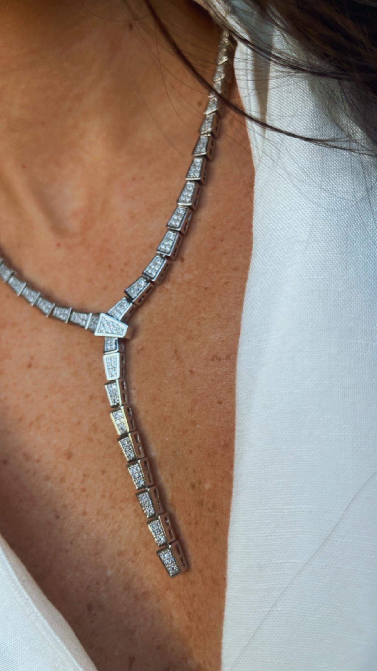 Colar serpenti