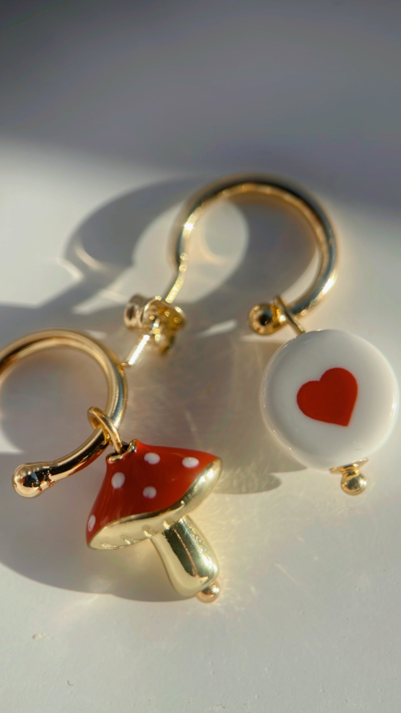 Brinco argola amor de porcelana